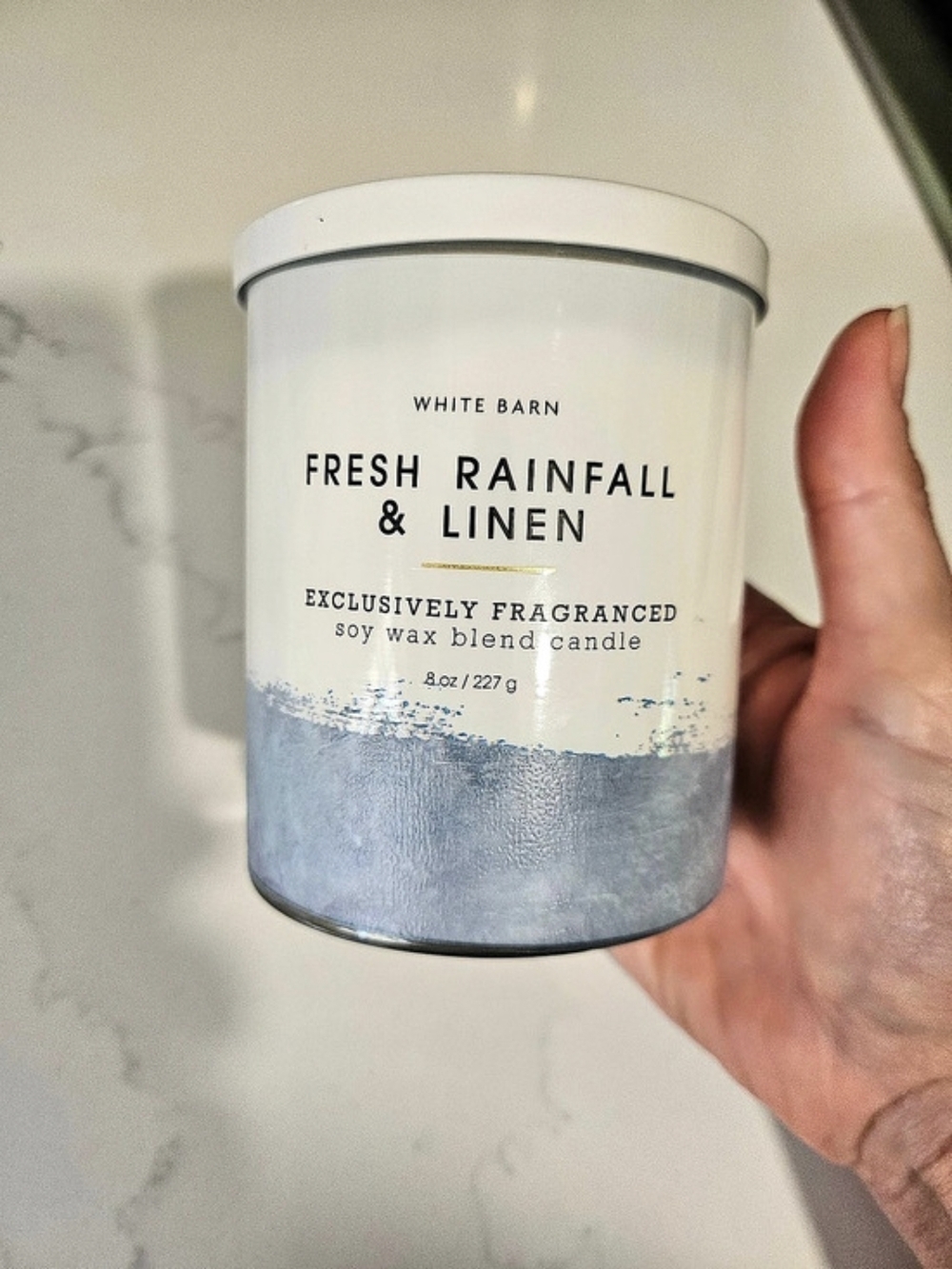 White Barn Fresh Rainfall & Linen Single Wick Candle Blue & White
